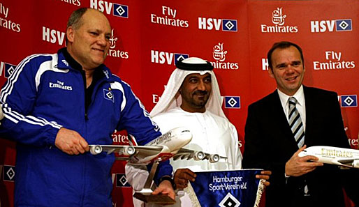 Martin Jol (l.) und Bernd Hoffmann (r.) mit Sheikh Said al-Maktoum