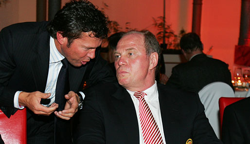 Lothar Matthäus (l.) nimmt Uli Hoeneß nach den Attacken einiger Bayern-Fans in Schutz