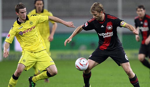 Noch hat Sven Bender (l.) mit Borussia Dortmund die Nase vorne, aber der Vorsprung schmilzt