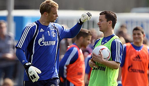 Manuel Neuer (l.) wird wohl zum FCB gehen, an Alexander Baumjohann ist Atletico Madrid interessiert