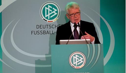 Reinhard Rauball hält die momentane Abstellungsgebühr für Nationalspieler für zu gering