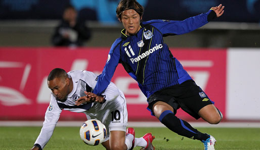 Takashi Usami (r.) von Gamba Osaka ist zu den Bayern erst mal nur ausgeliehen