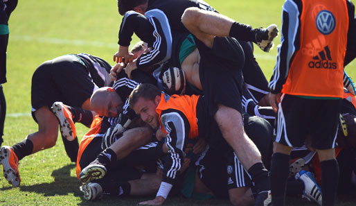 Die menschliche (Rugby-) Pyramide in Wolfsburg könnte sich laut Felix Magath noch verändern