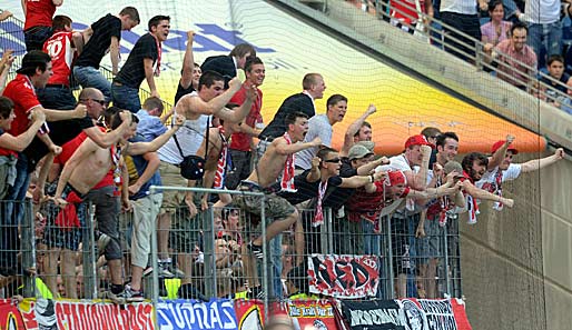 Die Fans des 1. FC Köln zeigten sich gegen Schalke nicht von ihrer besten Seite