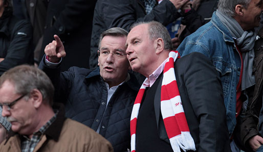 Karl Hopfner (l.) ist der Finanzvorstand des FC Bayern München