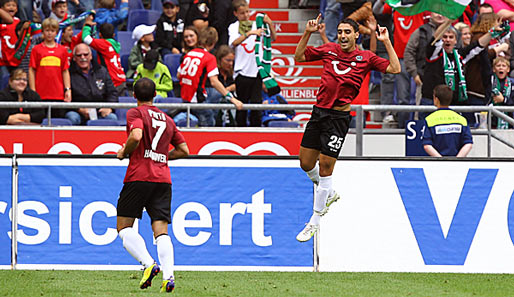 Hannovers Abdellaoue (l.) schoss gegen Werder Bremen drei Tore für 96