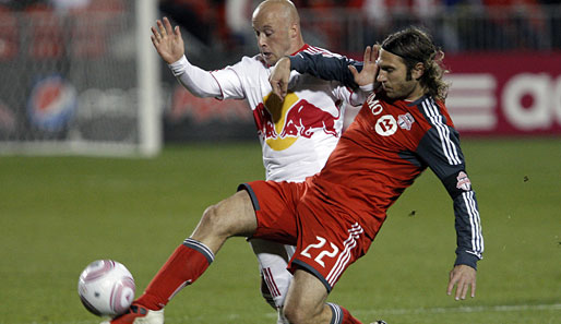 Ginge es nach Klaus Allofs, käme er bald zurück: Torsten Frings (r.) spielt derzeit beim FC Toronto