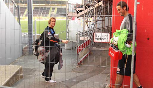 Wer ist denn nun der Bessere? Mainz' Torhüter Christian Wetklo (l.) und Heinz Müller