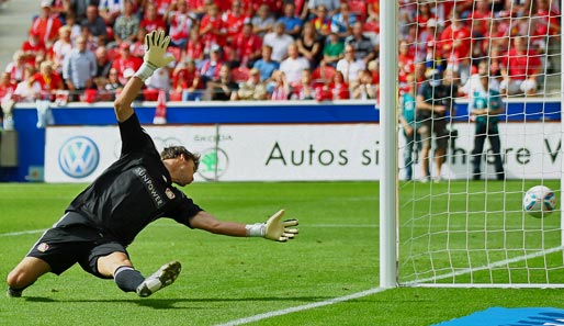 Bayer Leverkusens Fabian Giefer steht angeblich beim FC Bayern München auf dem Zettel