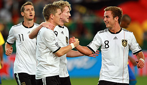 Beim DFB schnüren sie gemeinsam die Schuhe: Bastian Schweinsteiger 2.v.l.) und Mario Götze (r.)