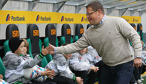 Gladbachs Sportchef Max Eberl (r.) beim Talentscouting?