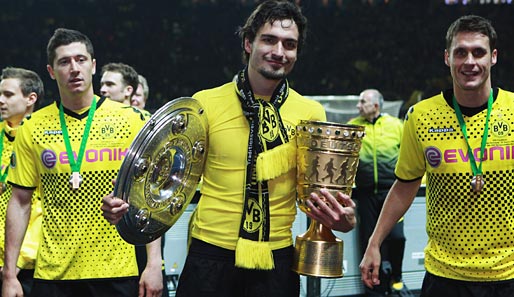 Mats Hummels (M.) holte mit Borussia Dortmund in diesem Jahr das Double