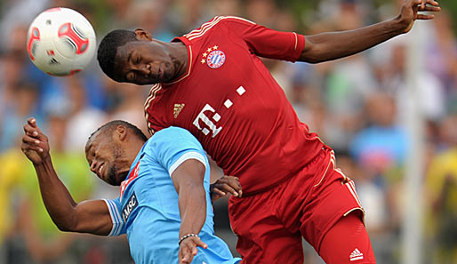 Bayerns David Alaba (r.) musste im Testspiel gegen Neapel frühzeitig ausgewechselt werden