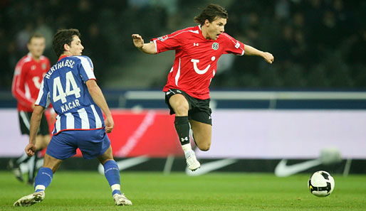 Könnte wieder zum gewohnten Bild werden: Szabolcs Huszti (r.) im Trikot von Hannover 96