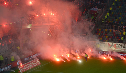 DFL und DFB wollen sich von Themen wie Pyrotechnik im Stadion distanzieren