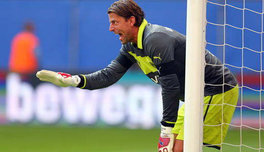 Trotz zwei Titeln hält er den Ball flach: Roman Weidenfeller