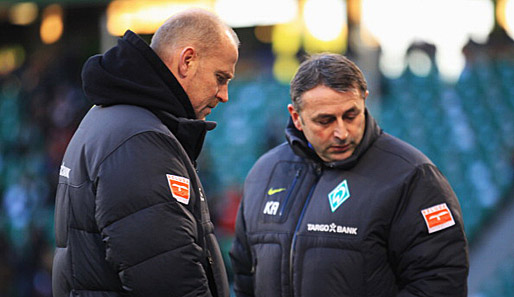 Klaus Allofs (r.) muss sich von Trainer Thomas Schaaf verabschieden