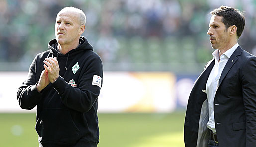 Bremen-Manager Thomas Eichin (r.) rechnet auch in der nächsten Saison mit Thomas Schaaf (l.)