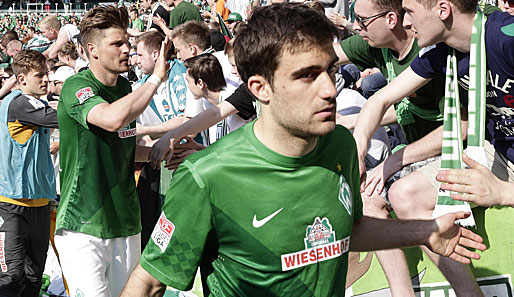 Abschied von der Weser: Sokratis (r.) verlässt Werder und wechselt ins Ruhrgebiet nach Dortmund