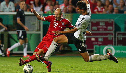 Arjen Robben (l.) findet den Hype um Pep Guardiola lustig und bremst die Erwartungshaltung