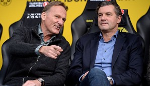 Hans-Joachim Watzke (l.) im Gespräch mit Sportdirektor Michael Zorc (r.)