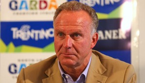 Karl-Heinz Rummenigge springt Karl Hopfner zur Seite