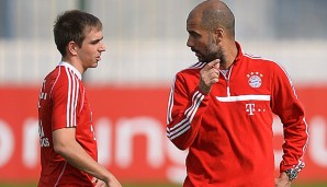 Strategen unter sich: Philipp Lahm (l.) im Gespräch mit Trainer Pep Guardiola