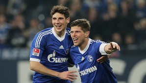 Klaas-Jan Huntelaar (r.) hat in Gelsenkirchen ein gutes Standing