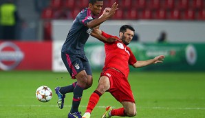 Emir Spahic (r.) wird ein neuer Vertrag in Aussicht gestellt