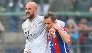 Pepe Reina verletzte sich im Spiel gegen eine Fanauswahl