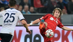 Tin Jedvaj wurde gegen Schalke für den Verletzten Stefan Reinartz eingewechselt