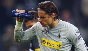 Yann Sommer stoß mit seinem eigenen Mitspieler Oscar Wendt zusammen