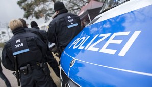 Die Polizei stellte bei 143 Krawallmachern die Identität fest