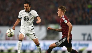 Makoto Hasebe beim Relegationsspiel gegen den 1. FC Nürnberg