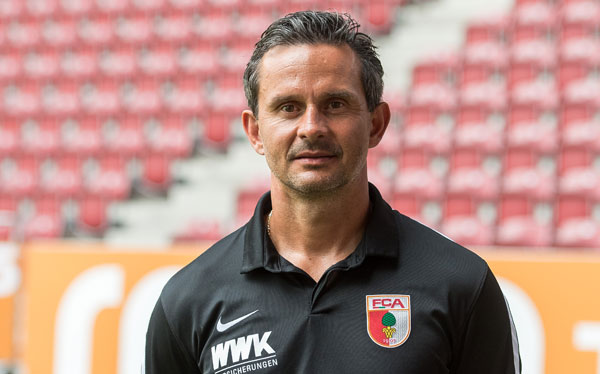 Dirk Schuster steht vor seiner ersten Saison mit dem FCA