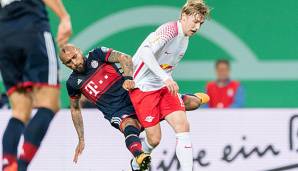 Arturo Vidal versucht sich den Ball zurück zu erkämpfen