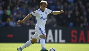 Johannes Geis mit dem Ball am Fuß für Schalke 04