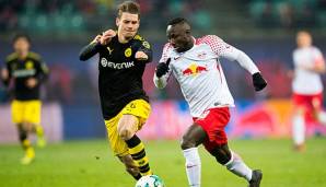 Lukasz Piszczek im Duell mit Leipzigs Naby Keita