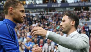 Domenico Tedesco (r.) hat sich zu Benedikt Höwedes geäußert.