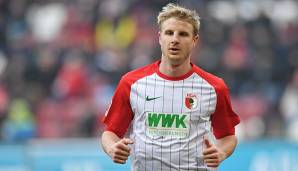 Der FC Augsburg hat Martin Hinteregger nach seiner Kritik an Trainer Manuel Baum mit einer hohen Geldstrafe und Einzeltraining belegt.