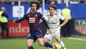 Cucurella ist gelernter Linksverteidiger und könnte die defensive Außenbahn des BVB beackern. In der laufenden Saison kam er bei Eibar vornehmlich als Linksaußen zum Einsatz. In 19 Spielen brachte er zwei Vorlagen zustande.