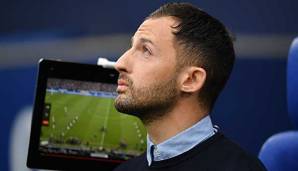 Angezählt, trotz Vizemeisterschaft im vergangenen Jahr: Schalke-Trainer Domenico Tedesco.