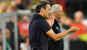 Niko Kovac gibt seinem Team von außen Anweisungen.