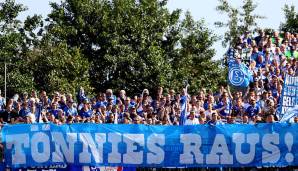 Der Schalker Umbruch wird von der Debatte um Aufsichtsratsboss Clemens Tönnies überschattet, im Klub herrscht Unruhe. Dennoch zog Königsblau mit einem 5:0-Sieg über Drochtersen/Assel ungefährdet in die zweite Pokal-Runde ein. Doch der Schein trügt.