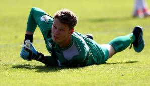 TOR – Alexander Nübel: Nach der Leihgabe von Ralf Fährmann an Norwich City ist er die unumstrittene Nummer eins. Bei der U21-EM in Italien bestätigte er sein Riesentalent und wurde zum Keeper des Turniers gewählt. Jetzt ist nur noch seine Zukunft offen.