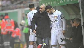 Kevin Volland mit Leverkusen-Trainer Peter Bosz.