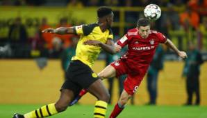 Robert Lewandowski im Duell mit Dan-Axel Zagadou.