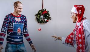 ... dazu gibt es einen kleinen Klett-Ball, der auf dem Pulli haften bleibt. Was ist schon Beerpong? Ugly Sweater Ball ist der Shit!