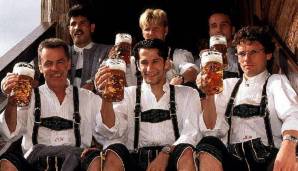 Besuch beim Oktoberfest: Ottmar, Hitzfeld, Hasan Salihamidzic und Michael Henke (von links nach rechts).