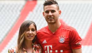 Lucas Hernandez (rechts) und seine Frau Amelia de la Osa Lorente bei Hernandez' Vorstellung im Juli 2019.